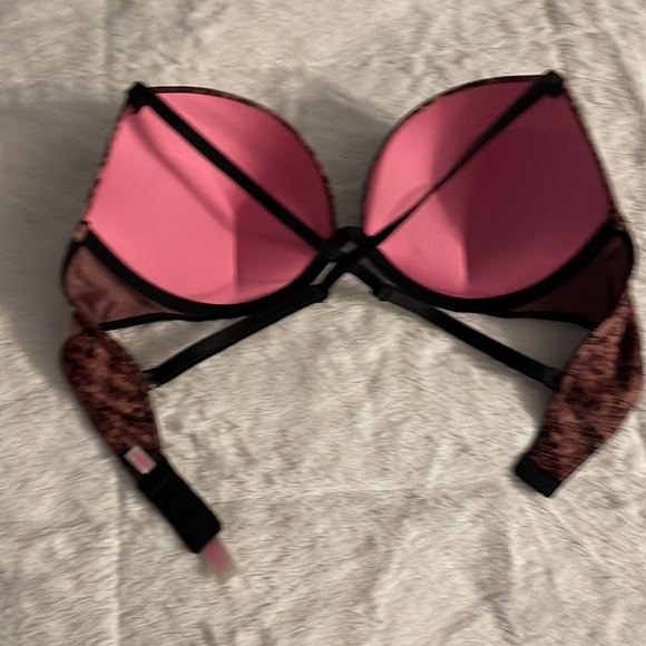 VS Pink Bra - Picture 7 of 9